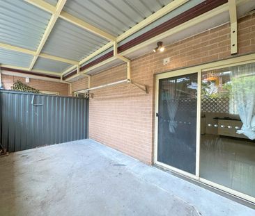 Bright & Spacious 3 Bedroom Villa Walking Distance to All Amenities - Photo 4