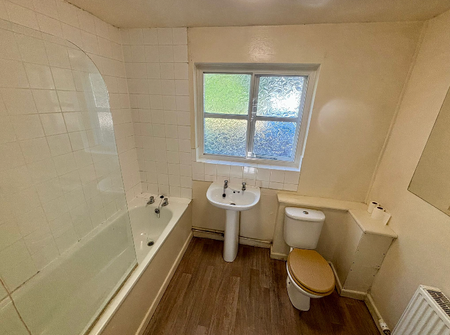 3 bedroom terraced house to rent - Photo 4