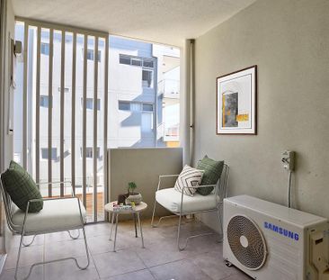 Elegant apartment in lifestyle position - Photo 2