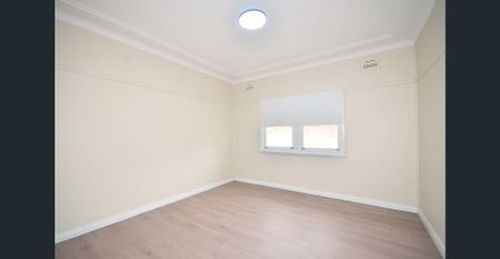 Renovated 2 Bedroom House!! - Photo 2