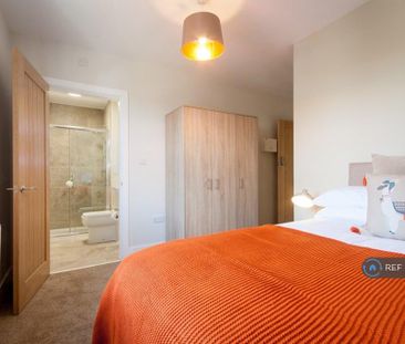 1 bedroom in a house share to rent - Photo 4