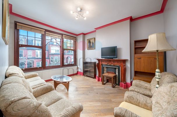 Hillfield Park - Photo 1