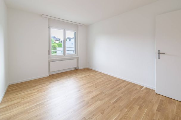 Moderne 2.5 Zimmer Wohnung im EG - Photo 1