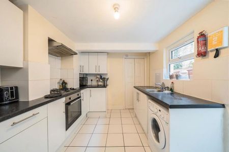 4 bedroom terraced house to rent - Photo 4