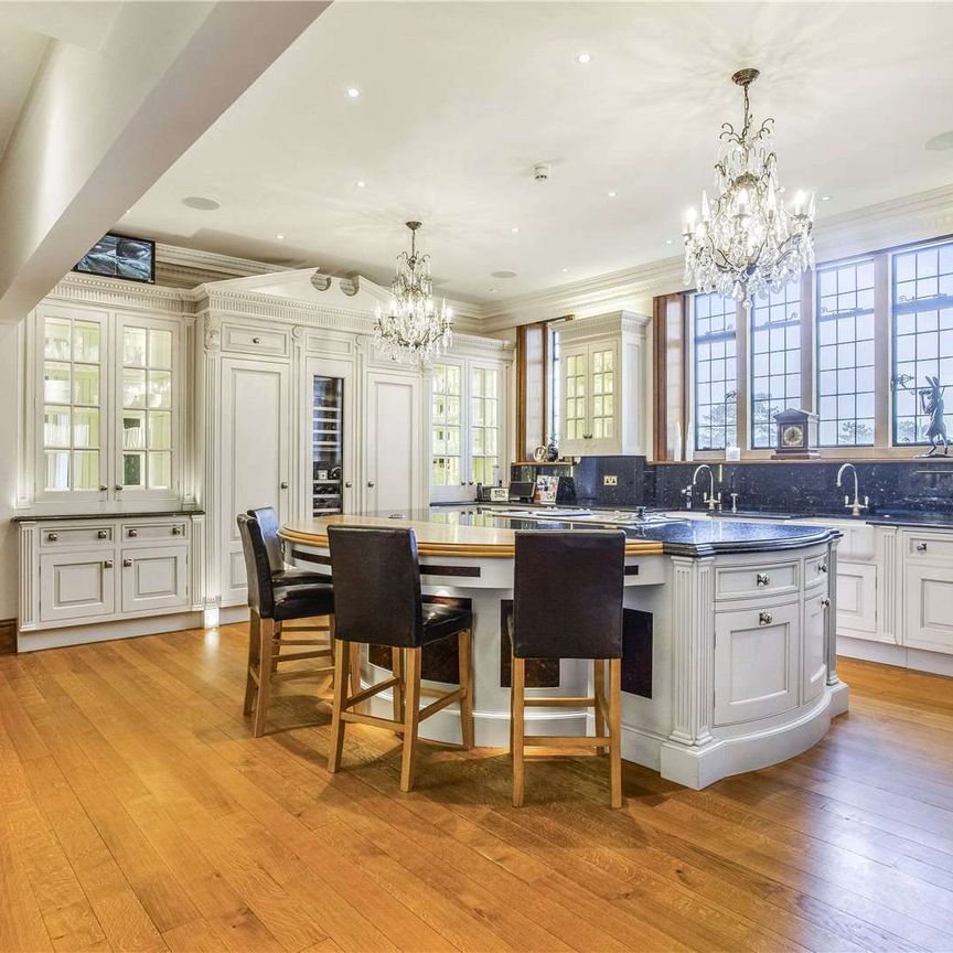 Beautiful manor house - Photo 1