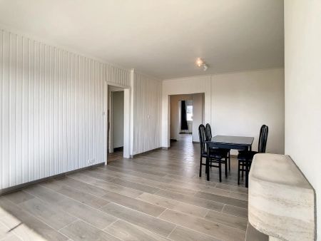 Gerenoveerd appartement met 2 slaapkamers en terras en garagebox - bewoonbare oppervlakte 78 m² - Foto 4