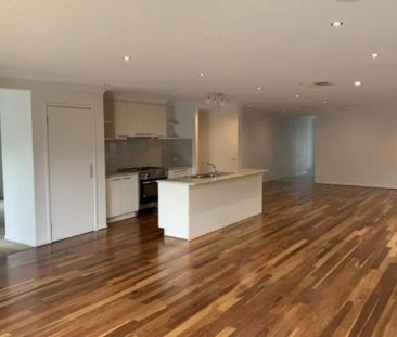 “Spacious, Light-Filled and Perfectly Positioned! APPLICATION” - Photo 4