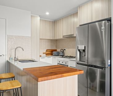 Modern Two-Bedroom Apartment with Stunning Views - Photo 5