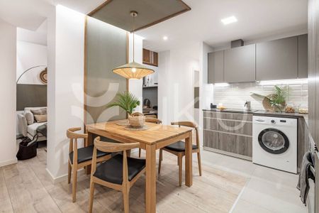 3 room luxury Apartment for rent in Madrid, Community of Madrid - Photo 2