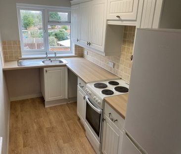 Hoe Lane, North Baddesley - Photo 2