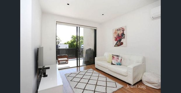 Two Bed Apartment in Brunswick West - Photo 1