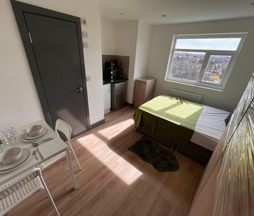 Studio Flat, Mitcham Lane, SW16 - Photo 2