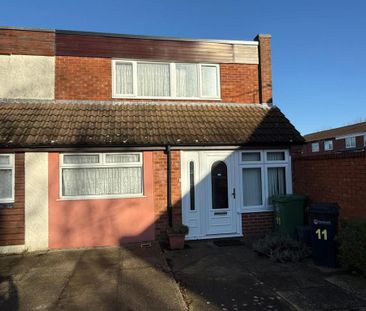 1 bedroom in a house share to rent - Photo 2
