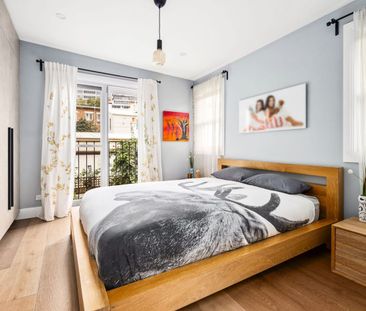 Stylish Terrace in an Ultra-Convenient Lifestyle Location - Photo 3