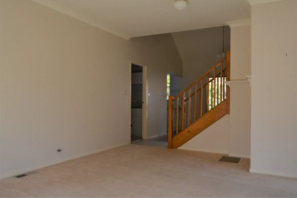 Light-Filled Three-Bedroom Townhouse in Peaceful Leura Location! - Photo 1