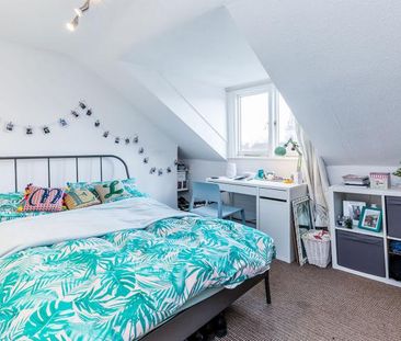 3 Bedroom, 1 bath, 1 reception Flat - Photo 1