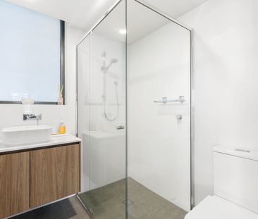 Modern Coastal Living in the Heart of Mooloolaba - Photo 5