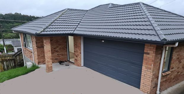 Large Family home with two viewing decks - Photo 1