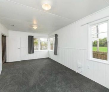 Feilding Flair - Chic, Updated Home with ... - Photo 3