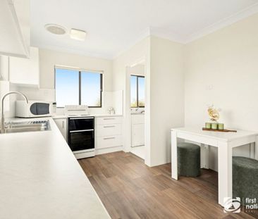 Live the Jetty lifestyle in a freshly renovated, furnished apartment - Photo 3