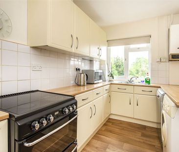 South Bank Lodge, South Bank, Surbiton, Surrey, KT6 flat to rent - Photo 5