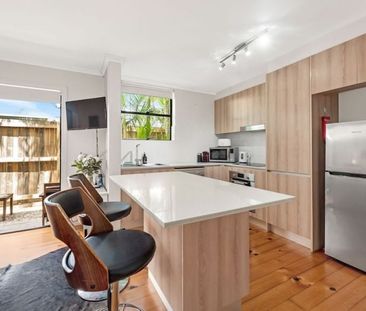 Fully Furnished Renovated Studio Apartment - Photo 4