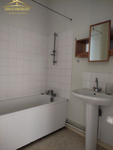 Location Appartement 3 pièces 65m² CHAUFFAILLES 71170 - Photo 2