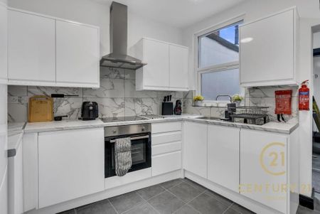 1 bedroom in a house share to rent - Photo 2