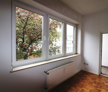 AM RANDE DES BISMARCKVIERTELS – Charmante 2,5-ZI-Whg. mit Balkon un... - Photo 1