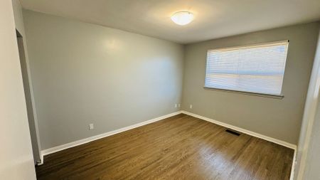 For Lease - 9762 Keele Street Unit# Main Floor, Vaughan, Ontario - Photo 5