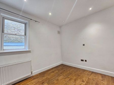 2 Bed Flat, Overhill Road, SE22 - Photo 4