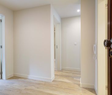 2 Bedroom Apartment with Balcony in the Heart of Monte do Estoril –... - Photo 3