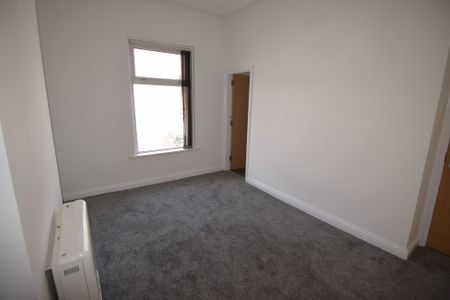 To Let 1 Bed Flat - Photo 3