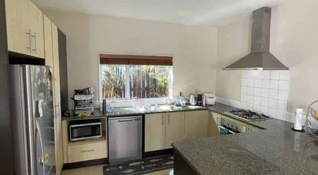 Bell Block Beauty - Photo 3