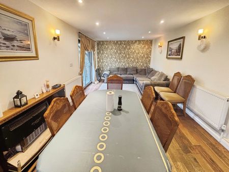 Etton Close, Hornchurch, RM12 - Photo 2