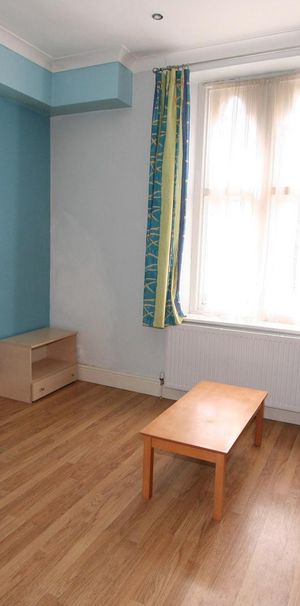 Flat 3, 40 HYDE TERRACE Leeds - LS2 9LN - Photo 1