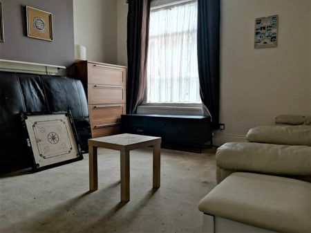 Four Bedroom Maisonette To Let West Hendon Broadway NW9 7AA - Photo 5