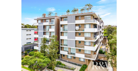 Stylish Apartment with Ultimate Convenience - Photo 3