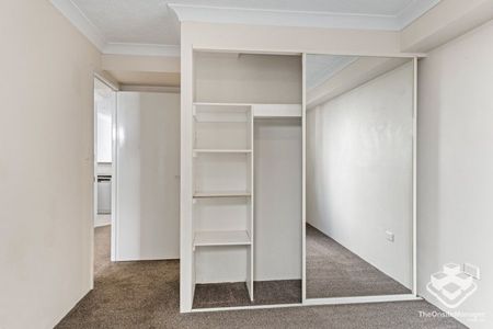 Spacious Unit in the Heart of Fortitude Valley! - Photo 2