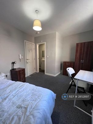 1 bedroom in a house share to rent - Photo 1