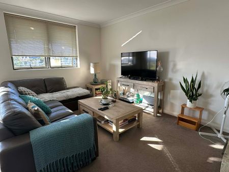 Wollstonecraft - Photo 2