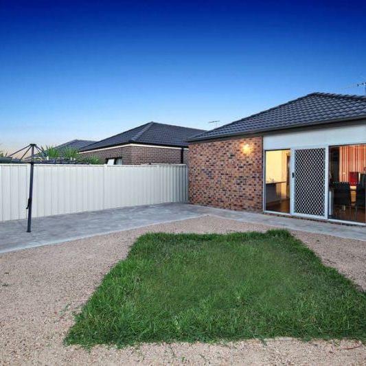 7 Derwent Close, Caroline Springs - Photo 1