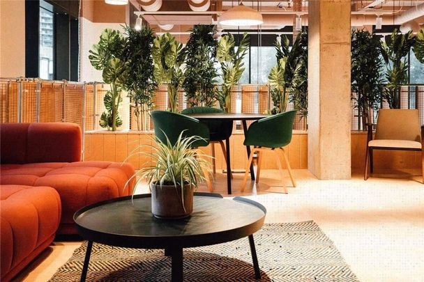 A selection of three-bedroom apartments starting from £3,100 per month located within Wallbrook Gardens, a thriving development with onsite gym and amenities. - Photo 1