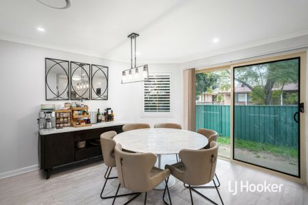 Great 3 Bedroom Home - Walk to Shops and Station! - Photo 2