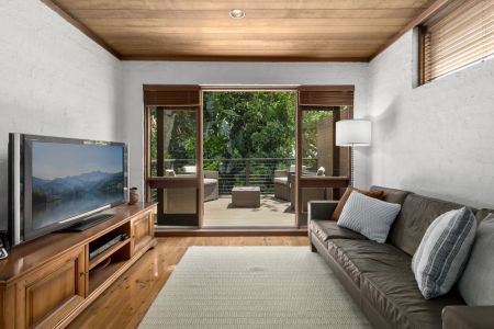 Character-filled semi with sun and double parking - Photo 3