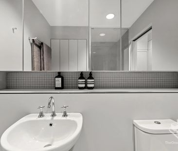 Spacious Studio Apartment in the Heart of Teneriffe - Photo 6