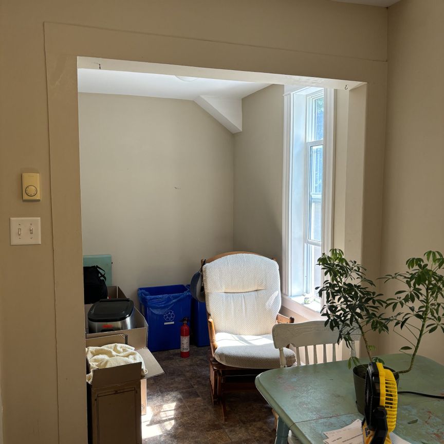 large three bedroom unit available in the heart of North End Halifax. - Photo 1