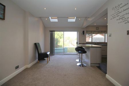 4 bedroom semi-detached house to rent - Photo 5