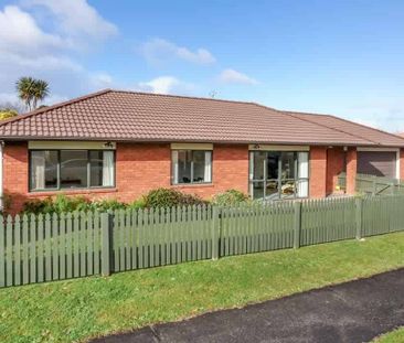 Charming 3BR Home with Garden in Papakura - Photo 1