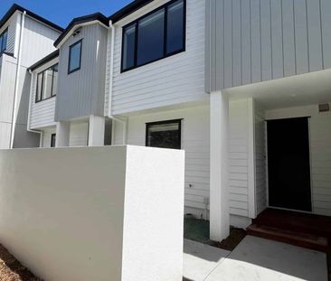 Stylish and Easy Living – 3-Bedroom Townhouse ... - Photo 4